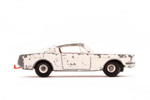 Sportwagen | Ford | Mustang | Weiss | kleine Lackschäden | 1960 | Matchbox | Patrick Gutenberg